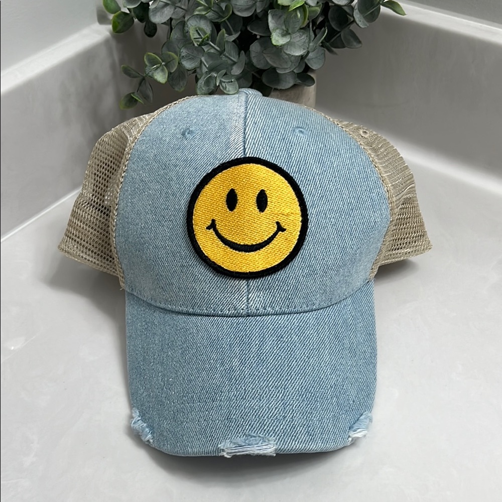 NWOT hat smile face